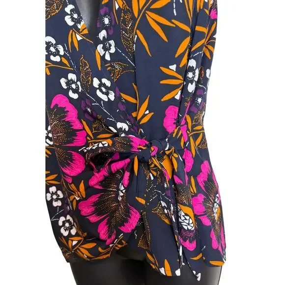 A New Day a.n.d by Andea Blouse Large Floral Sleeveless V-Neck Wrap Top Blue New - Picture 3 of 9